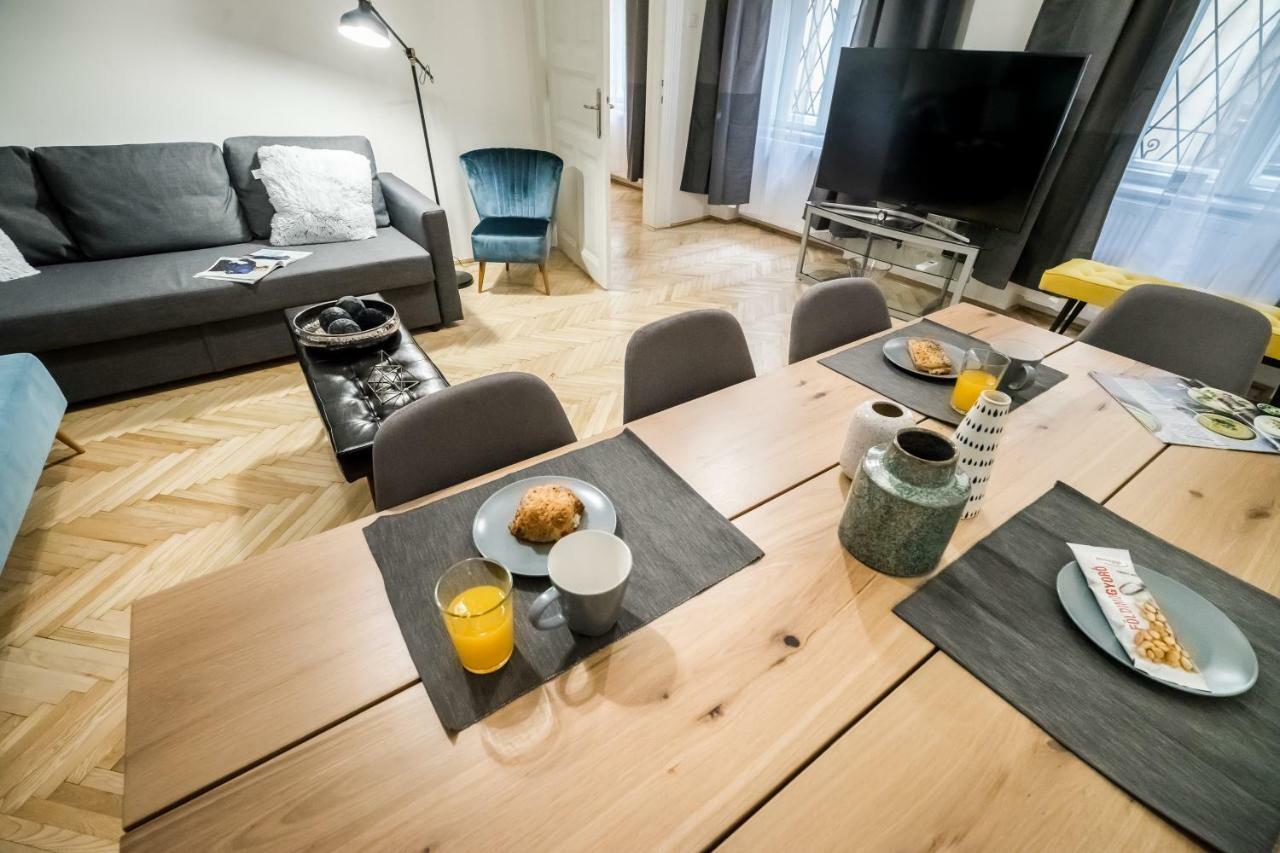 Bpr Colorlib Art Apartment